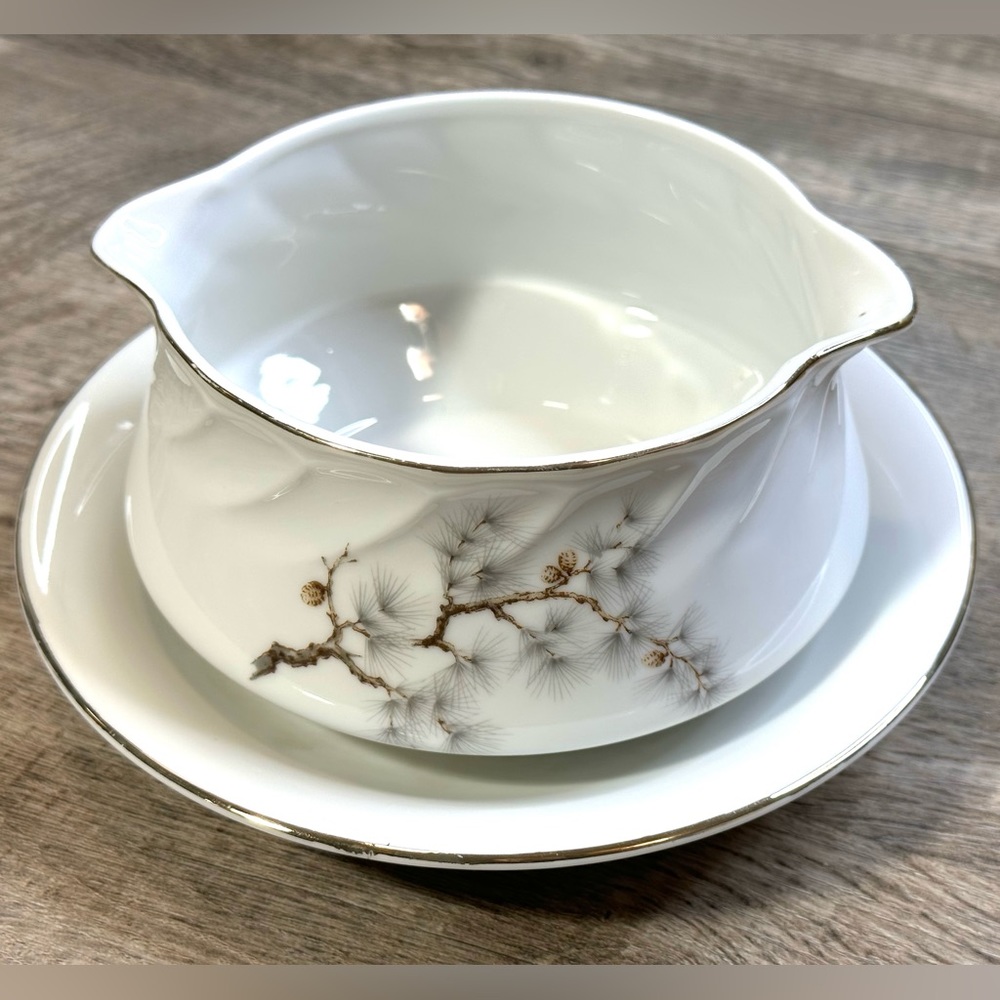 BAGHLAF Gravy Boat dish with attached plate Made in Japan